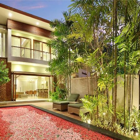 Kampoeng Villa Bali Кута Екстериор снимка